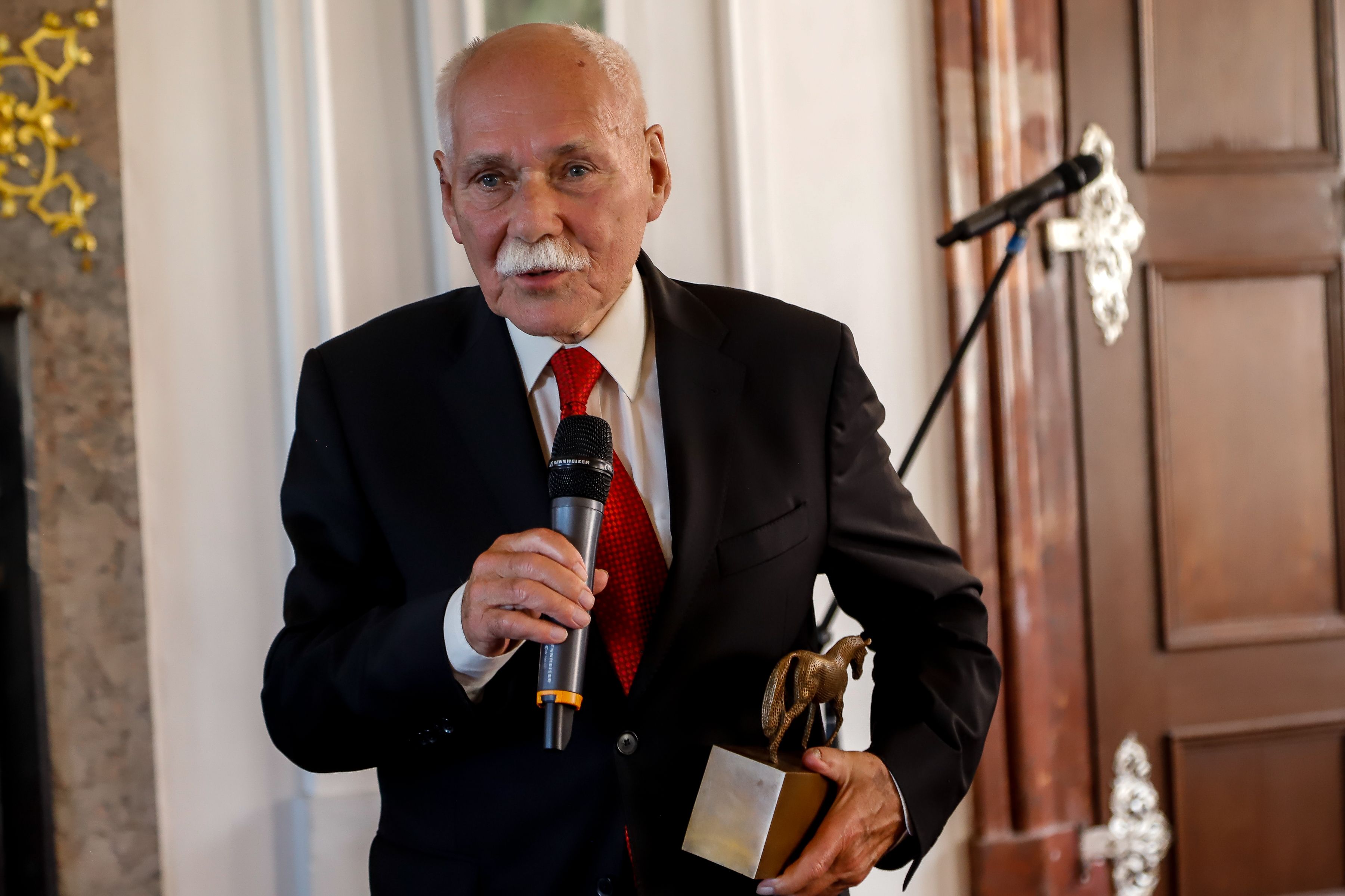 Prof. Bedřich Moldan se stal čestným občanem Prahy 6